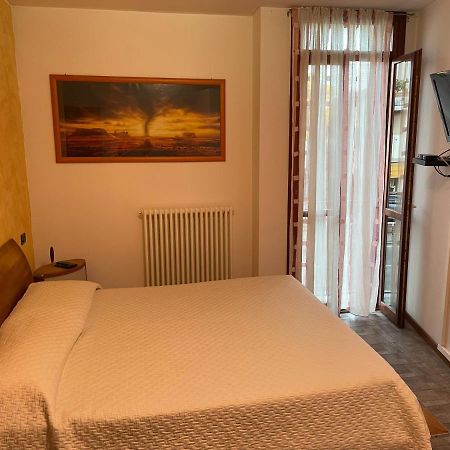 Intero Appartamento Parma - Con Sky Wi-Fi E Tv - Zona Fiera Roncopascolo エクステリア 写真