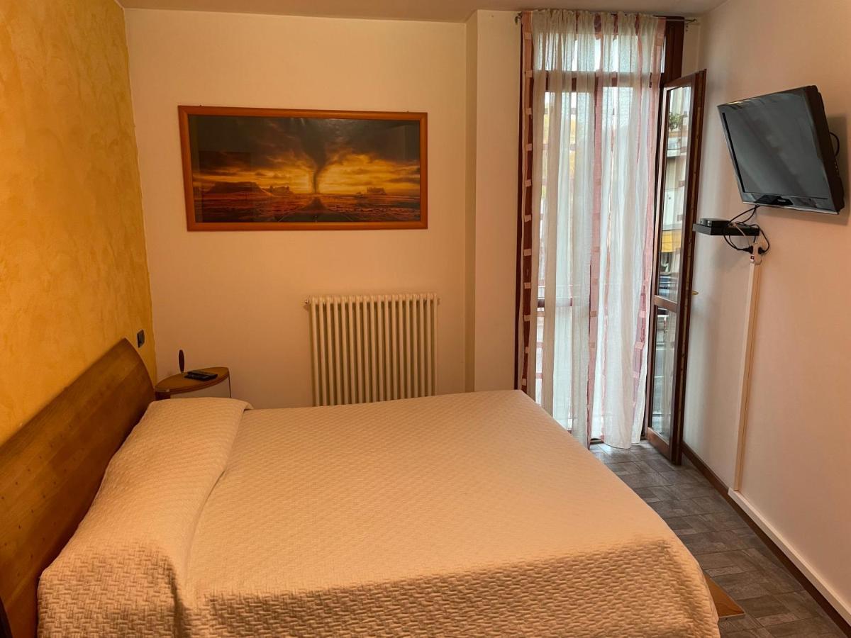 Intero Appartamento Parma - Con Sky Wi-Fi E Tv - Zona Fiera Roncopascolo エクステリア 写真